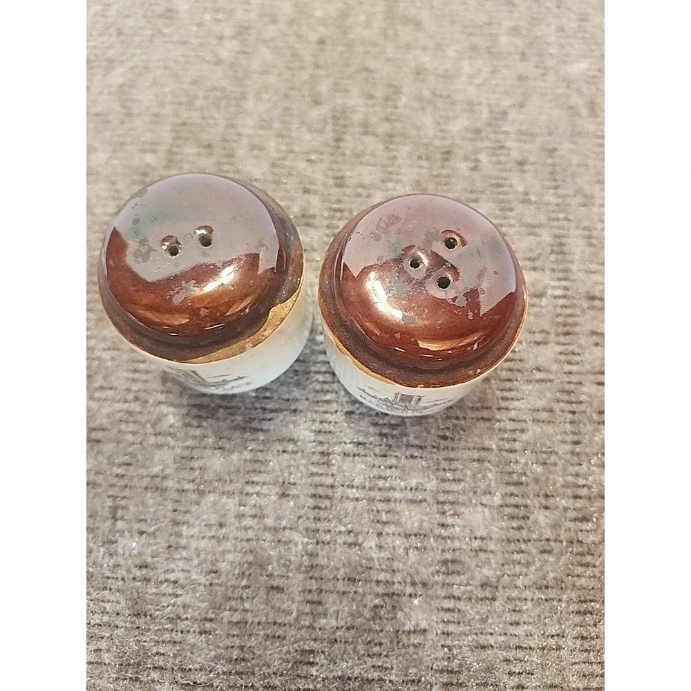 Vintahe Salt‎ & Pepper Shakers Harborplace Baltimore Md Traub Co.